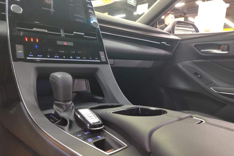 Used Toyota Avalon 2019 2.5L Ambition Version China VI Standard
