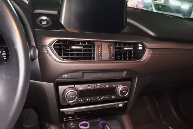 Used Mazda Atenza 2017 2.0L Blue Sky Luxury Edition
