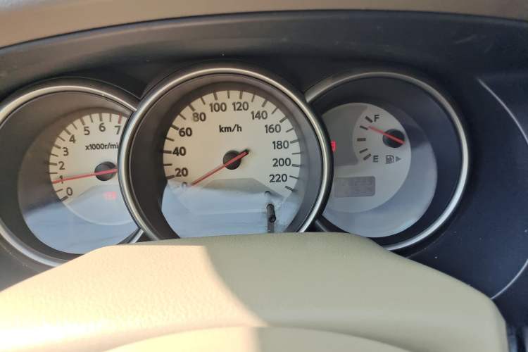 Used Nissan Livina 2010 Jingyue Edition 1.6L Manual All-Around Model
