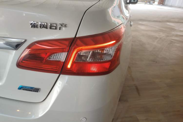 Used Nissan Sylphy 2019 1.6XV CVT Smart Connect Luxury Edition China VI Standard Right Rear Taillight