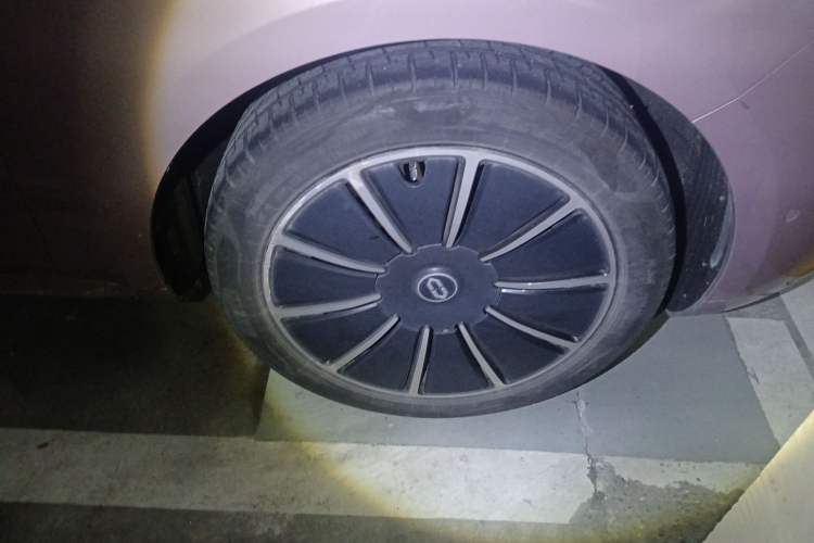 Used Hima AITO M5 2022 Pure Electric All-Wheel-Drive Performance Edition Right Front Wheel Hub