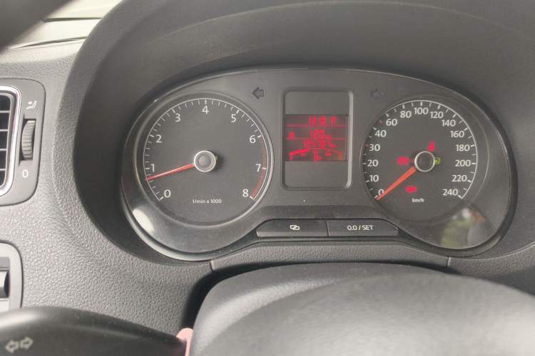 Used Volkswagen Polo 2011 1.6L Automatic ZhiKu Edition Odometer Close Up