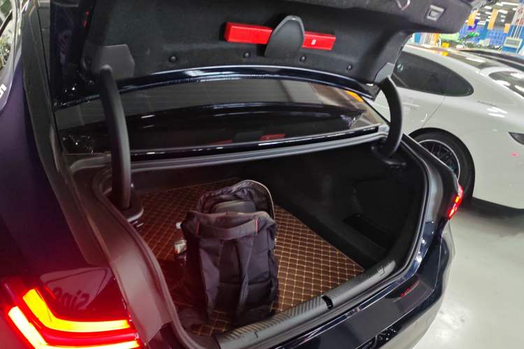 Used BMW 5 Series 2024 525Li Luxury Package Trunk