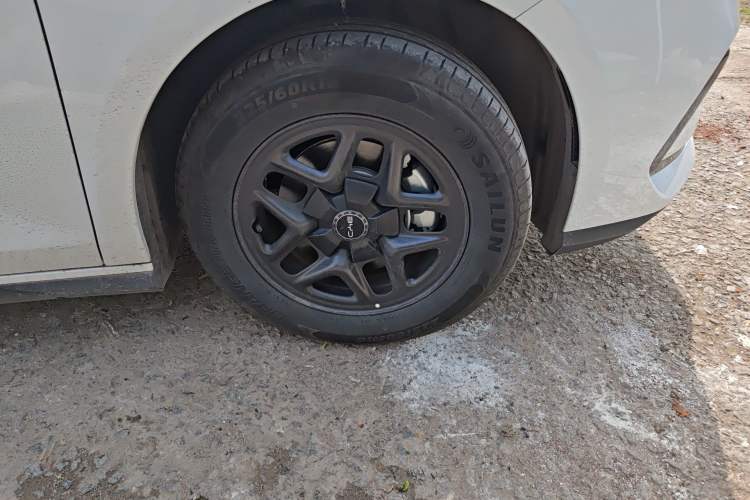 Used BYD Seal 05 DM-i 2025 DM-i Smart Drive 55KM Luxury Model Right Front Wheel Hub