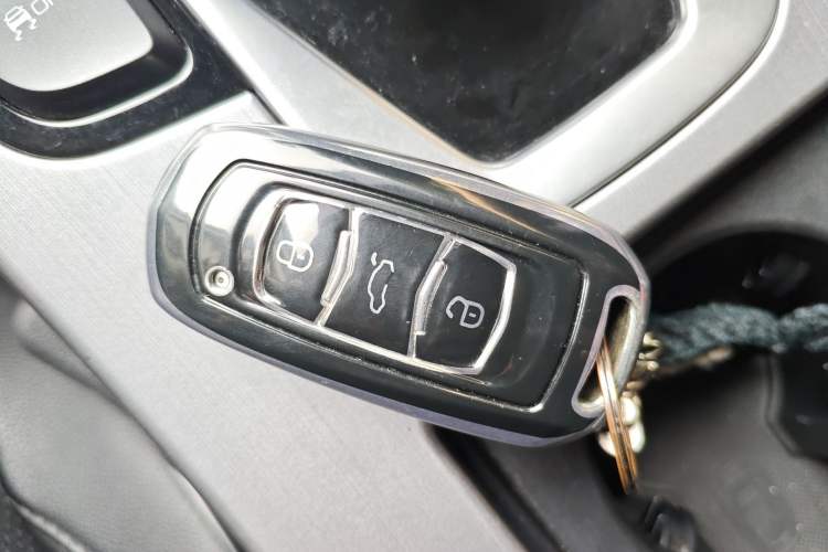 Used Geely Auto Emgrand X7 Sport 2021 Million Edition 1.8TD DCT Two-Wheel Drive Comfort Model Vehicle Key