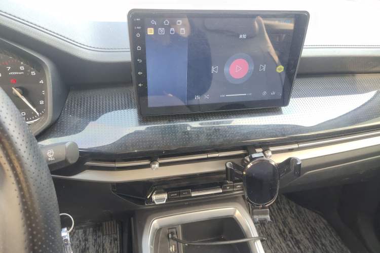 Used Wuling Jiachen 2022 1.5L Manual Enjoyment Elite Model Audio And AC Panel