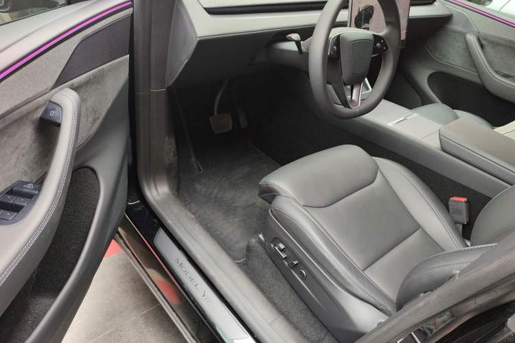 Used Tesla Model Y L 2025 Model Long-Range All-Wheel-Drive Version
