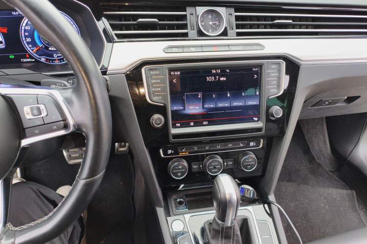 Used Volkswagen Variant 2016 380TSI Two-Wheel Drive R-Line Version Audio And AC Panel