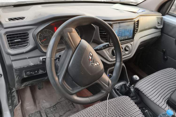 Used Wuling Hongguang V 2021 1.5L Jingqu Edition Enclosed-Window Vehicle LAR
