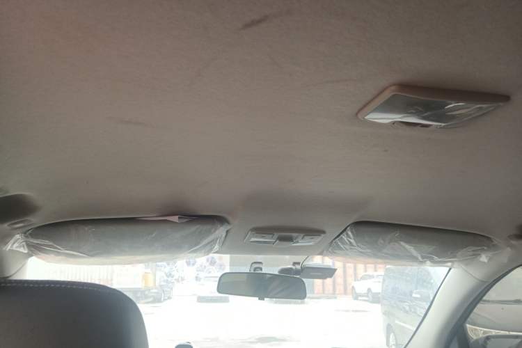 Used Isuzu D-MAX 2023 2.5T Manual 4x4 Diesel Flagship Long Wheelbase Headliner