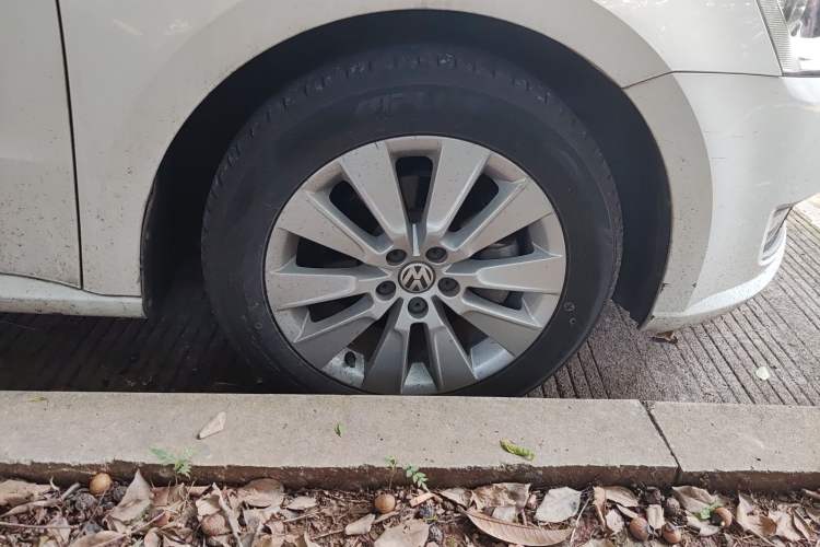 Used Volkswagen Lavida 2013 1.6L Automatic Comfort Edition
