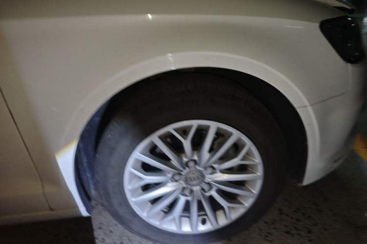 Used Audi A3 2016 Limousine 35 TFSI Prestige Edition Right Front Wheel Hub