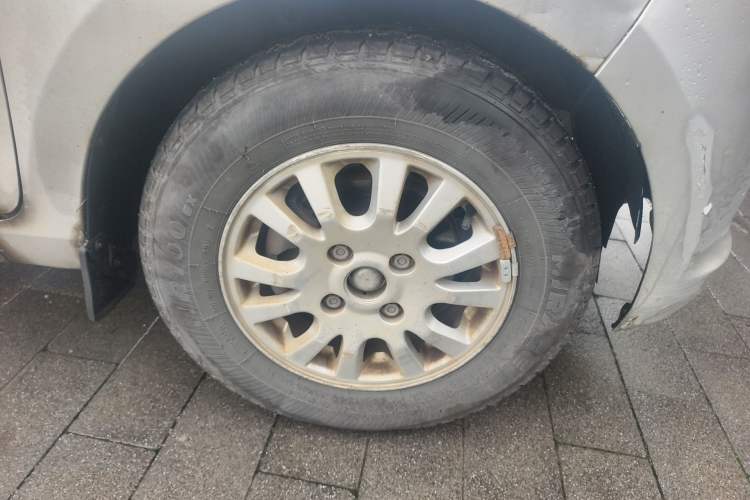 Used Wuling Rongguang V 2016 1.5L Practical Version Right Front Wheel Hub