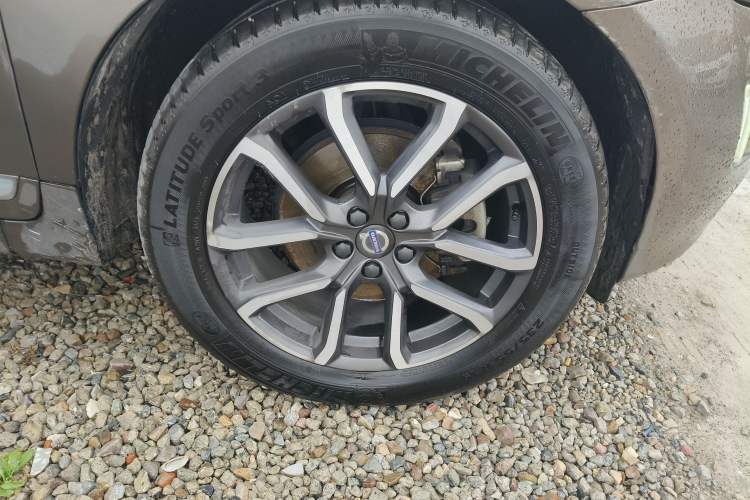 Used Volvo XC60 2015 T5 AWD Smart Drive Edition Right Front Wheel Hub