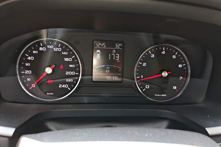 Used Roewe i6 2017 20T Manual Luxury Edition
