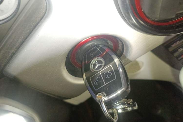 Used Mercedes-Benz GLK-Class 2013 GLK 300 4MATIC Dynamic Sunroof Model