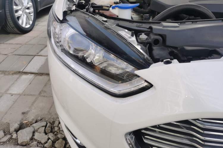 Used Ford Mondeo 2013 1.5L GTDi180 Fashion Edition Right Front Headlight
