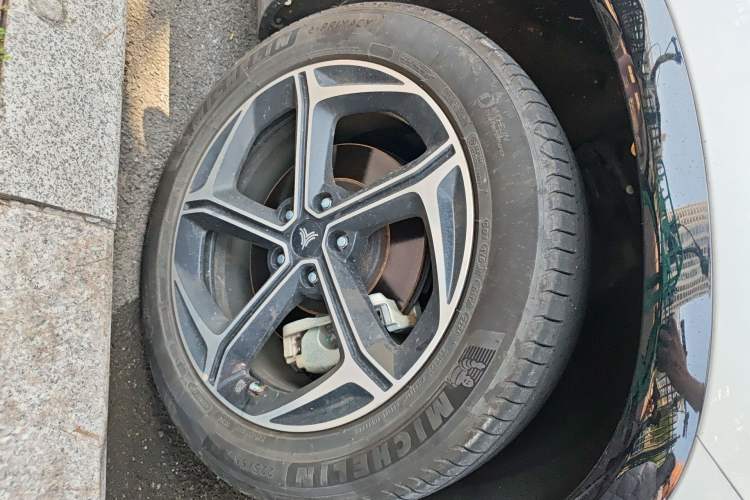 Used NETA L 2024 Extended-Range 310 Flash-Charge Red Edition
