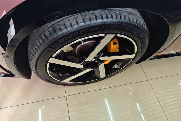 Used Xiaomi Auto YU7 2025 Ultra-Long Range High-Performance All-Wheel-Drive Max Edition
