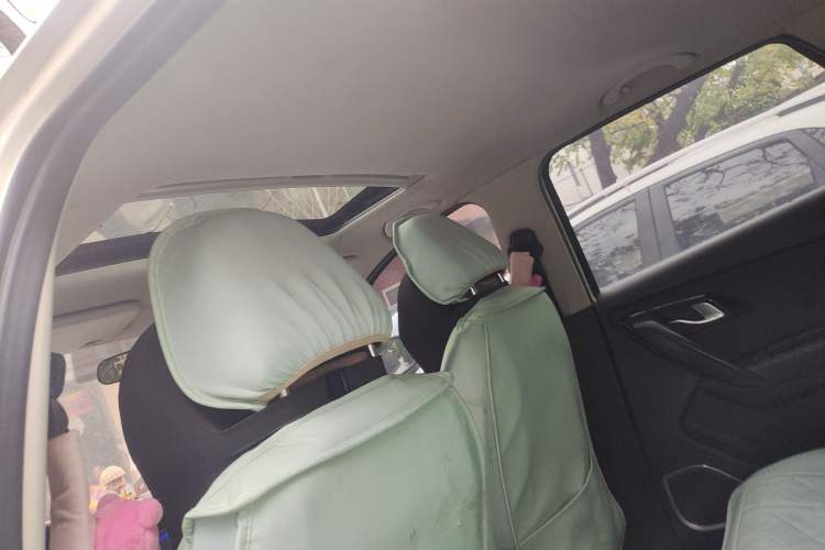 Used FAW Senya R7 2017 1.5T Manual Luxury Sunroof Model Headliner