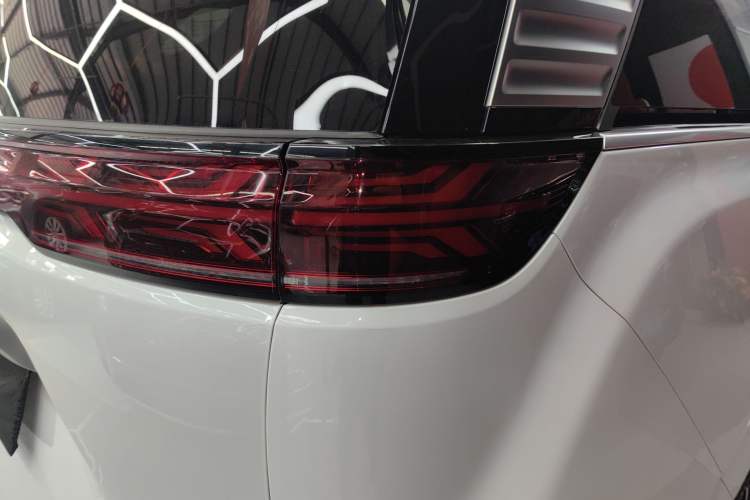 Used Denza D9 2024 DM-i 970 Luxury Model
