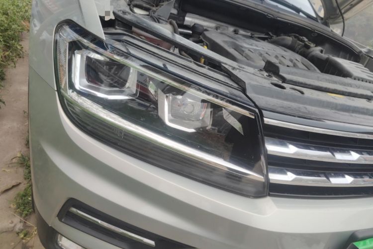 Used Volkswagen Tiguan L 2019 Revised Version 330TSI Automatic Two-Wheel Drive Panoramic Comfort Edition China V Standard Right Front Headlight