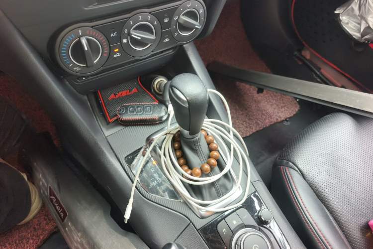 Used Mazda 3 Axela 2016 Sedan 1.5L Automatic Comfort Model