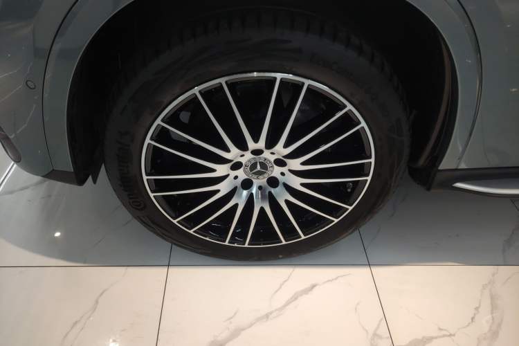 Used Mercedes-Benz GLC 2025 GLC 300 L 4MATIC Luxury Model 5 Seats