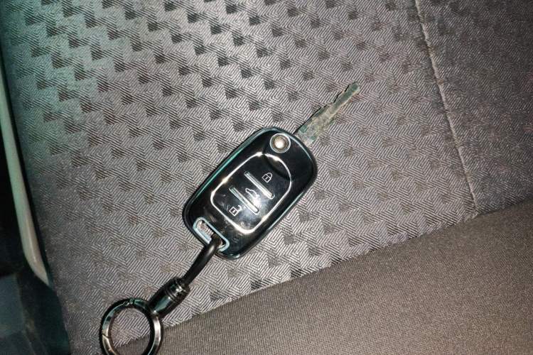 Used Wuling Zhiguang 2023 1.5L Practical Version 5/7 Seats Vehicle Key