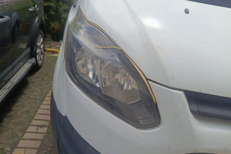 Used Ford Transit 2017 2.0T Diesel Van Mid-Chassis Mid-Roof China V Standard