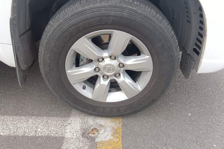 Used Toyota Prado 2014 4.0L Automatic TX-L Right Front Wheel Hub