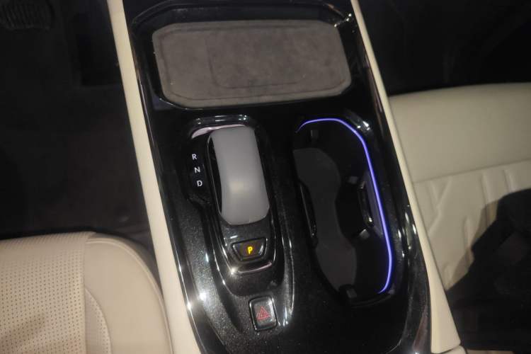 Used Zeekr 009 2024 7-Seater Walk-Through Version Four-Wheel Drive 108 kWh