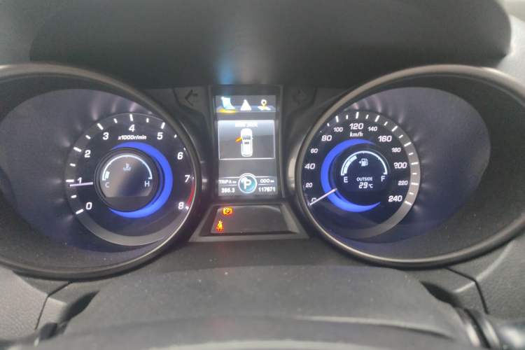 Used CHANGAN CS75 2014 1.8T Automatic Elite Model China IV Standard
