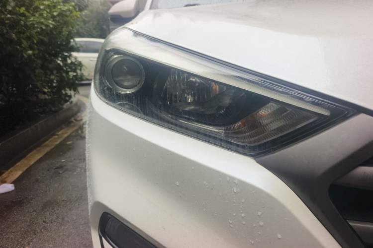 Used Hyundai Tucson 2015 1.6T Dual-Clutch Two-Wheel-Drive Smart Model Right Front Headlight