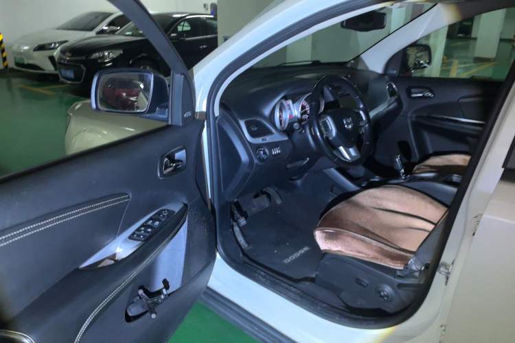 Used Dodge Journey 2013 2.4L Two-Wheel Drive Luxury Version