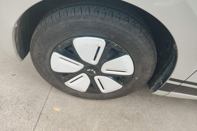 Used Wuling Hongguang MINIEV 2025 Four-Door Version Advanced Edition Left Front Wheel Hub