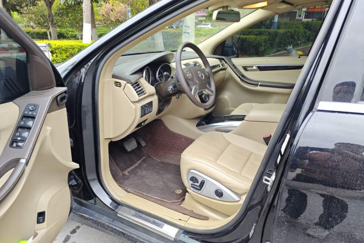 Used Mercedes-Benz R-Class 2014 R 400 4MATIC Luxury Model Driver Seat