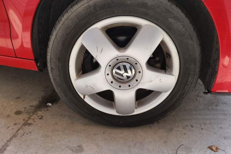 Used Volkswagen Polo 2009 Jingqing 1.6L Automatic Fashion Edition Right Front Wheel Hub