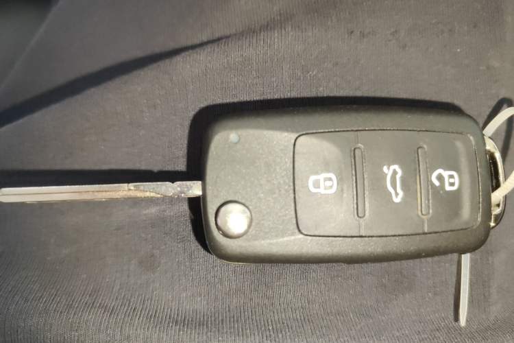 Used Volkswagen Sagitar 2016 230TSI 25th Anniversary Edition Vehicle Key