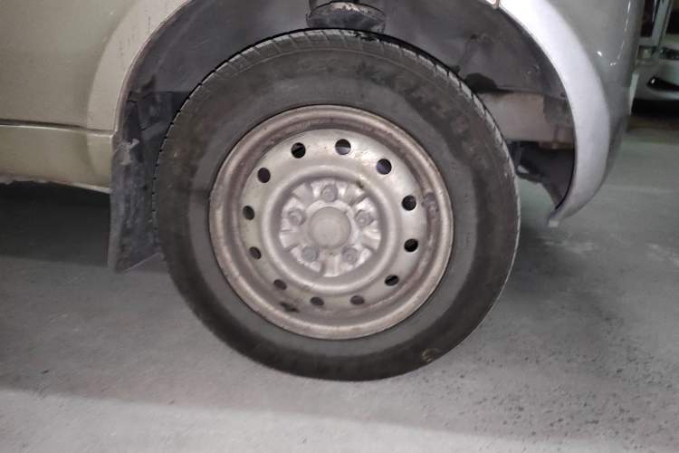 Used Wuling Rongguang 2012 1.5L Extended Basic Version Right Front Wheel Hub