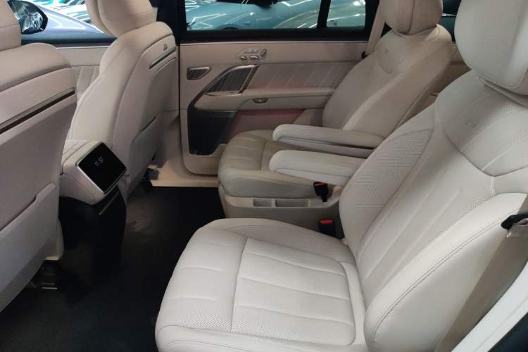 Used ONVO Luxeed L90 2025 Model—Ultra Six-Seater Version
