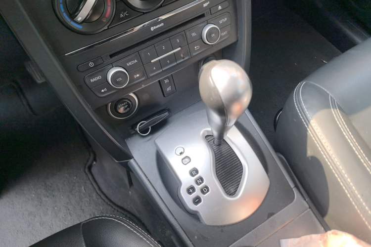 Used Renault Koleos 2014 Revised Version 2.0L Two-Wheel Drive Standard Edition Gear Lever