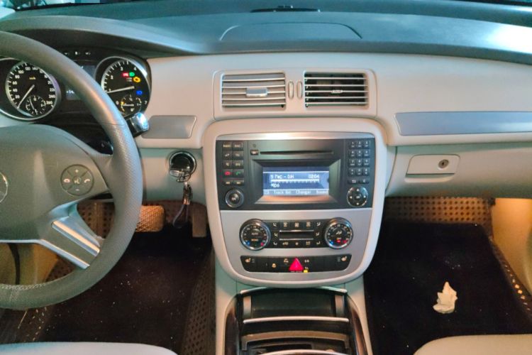 Used Mercedes-Benz R-Class 2011 R 300 L Business Model Audio And AC Panel