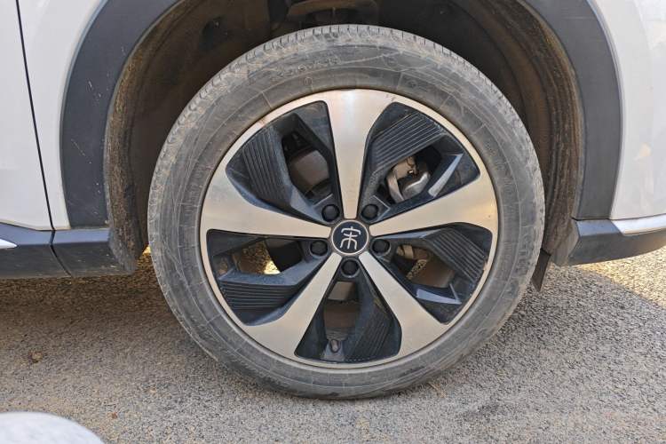 Used BYD Song PLUS New Energy 2021 DM-i 51KM Prestige Model Right Front Wheel Hub