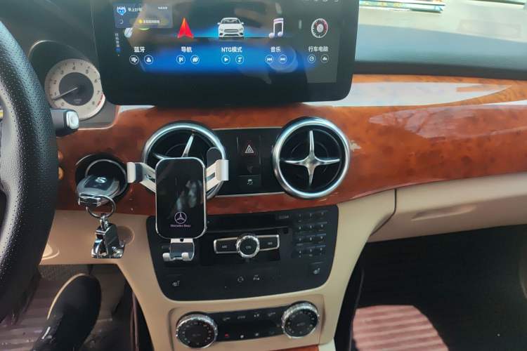 Used Mercedes-Benz GLK-Class 2013 GLK 300 4MATIC Dynamic Edition Audio And AC Panel