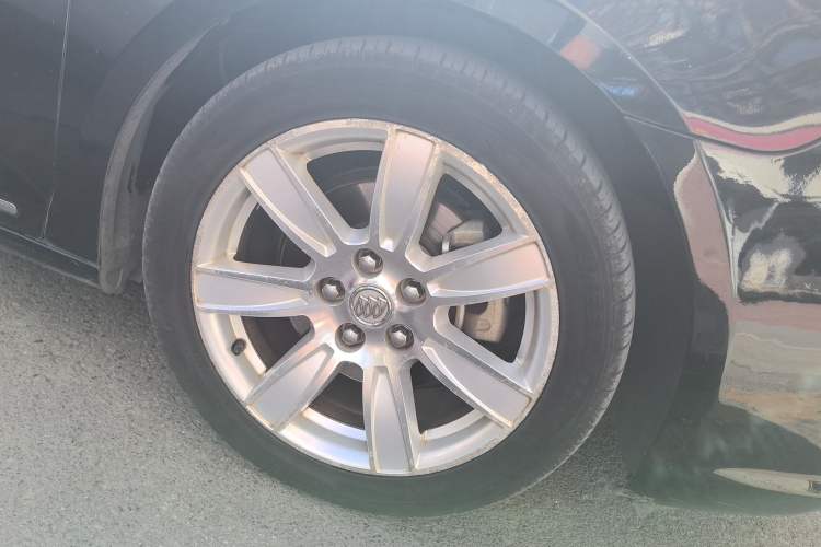 Used Buick LaCrosse 2010 3.0L Flagship Edition Right Front Wheel Hub