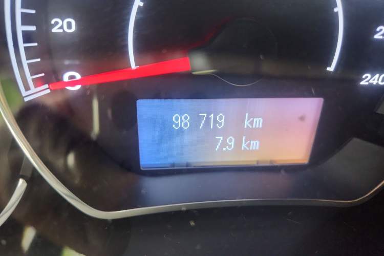 Used Renault Koleos 2014 2.5L 4x4 Comfort Edition Odometer Close Up