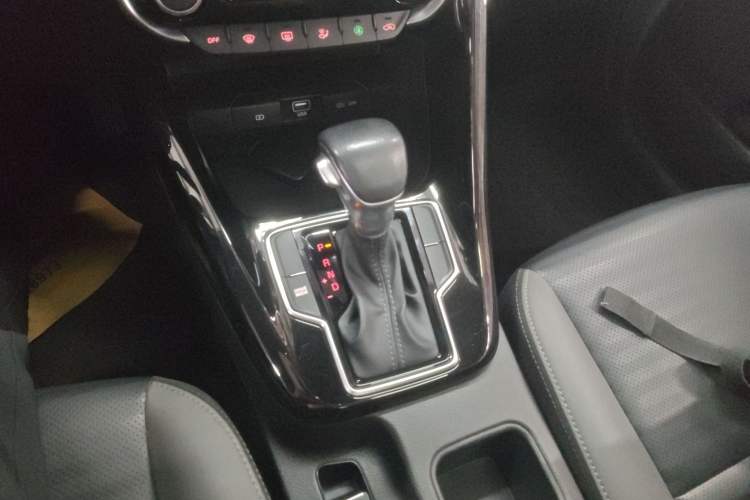 Used Kia Sportage R 2019 2.0L Automatic Smart Luxury Edition Gear Lever