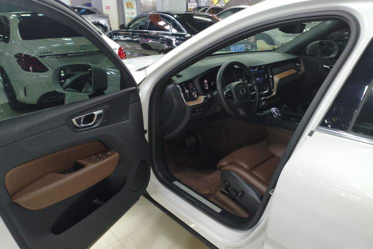 Used Volvo XC60 New Energy 2025 Plug-in Hybrid Long-Range All-Wheel Drive Smart & Luxurious Edition