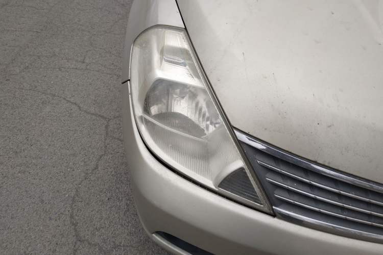 Used Nissan Tiida Sedan 2005 1.6J MT Right Front Headlight